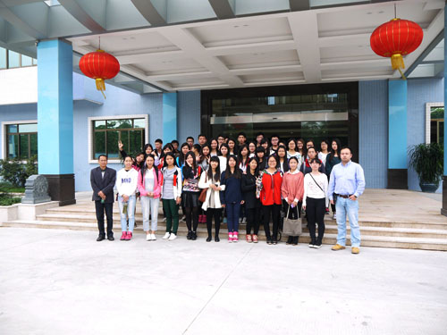 44 alunos de Shunde escola politécnica visitada e estudada em Lanson 