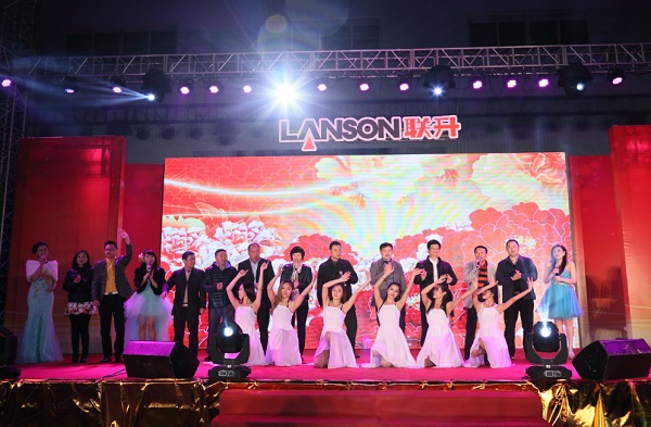 celebração de Lanson elenco de ano novo